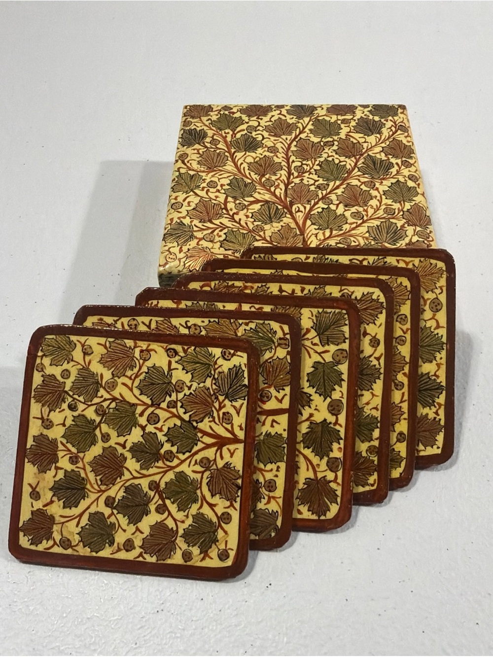 Vtg Leaf Pattern Coasters in a Lacquer Box - Felt Bottoms - 6 Coasters With Box